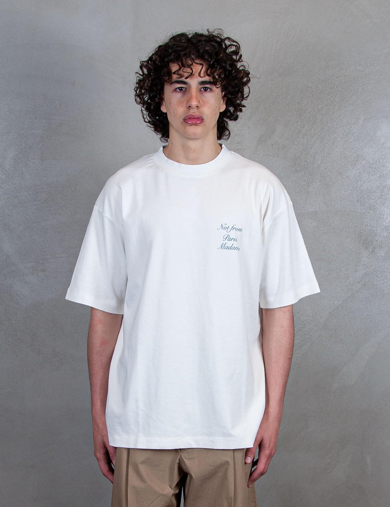 Le T-Shirt Slogan Cursive G-TS209-CO002 OW Drôle De Monsieur 