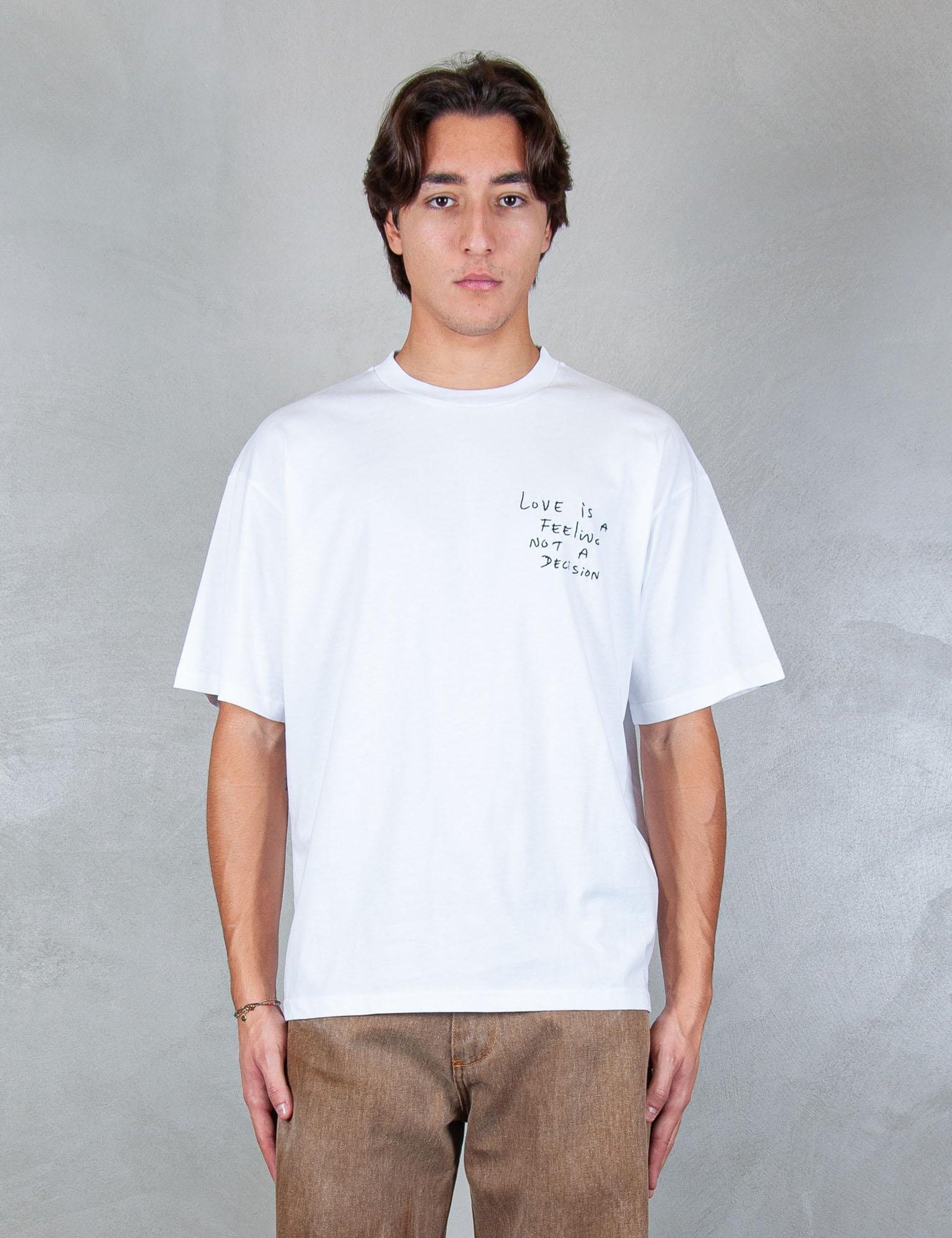 >Love Is Tee LOVE IS WHT Hi Five 