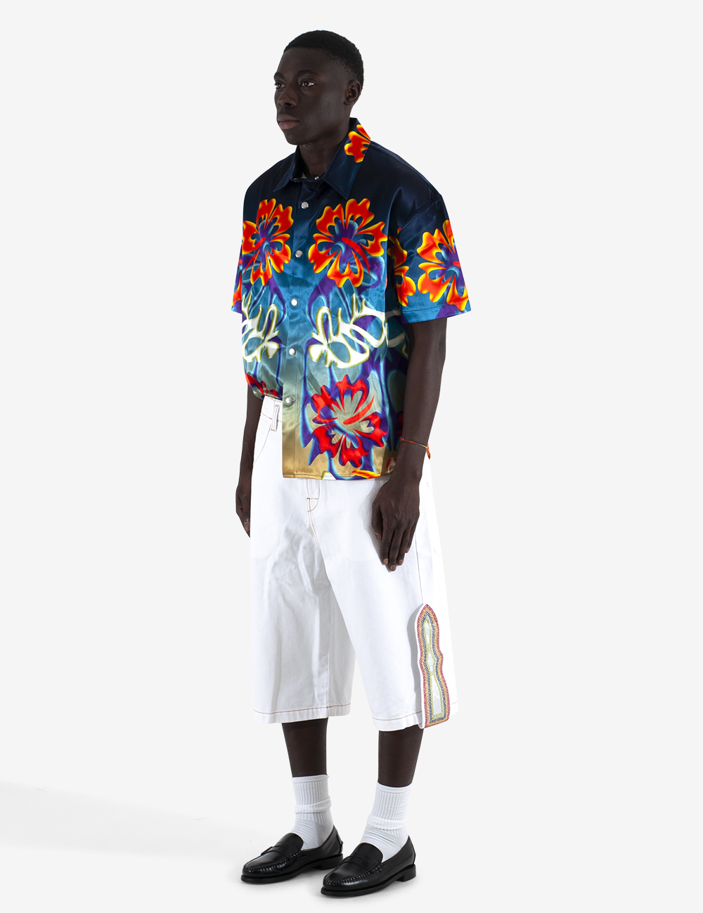 Rhinestoned Tongue Baggy Denim Shorts SP10-TW26A24 WHT BLUEMARBLE 